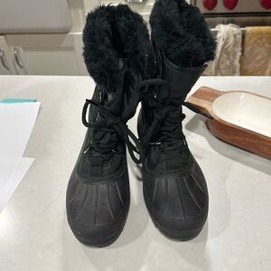 Women’s short Sorel boots size 8